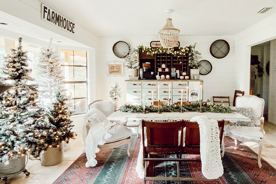 Holiday decorating idea for dining room 1