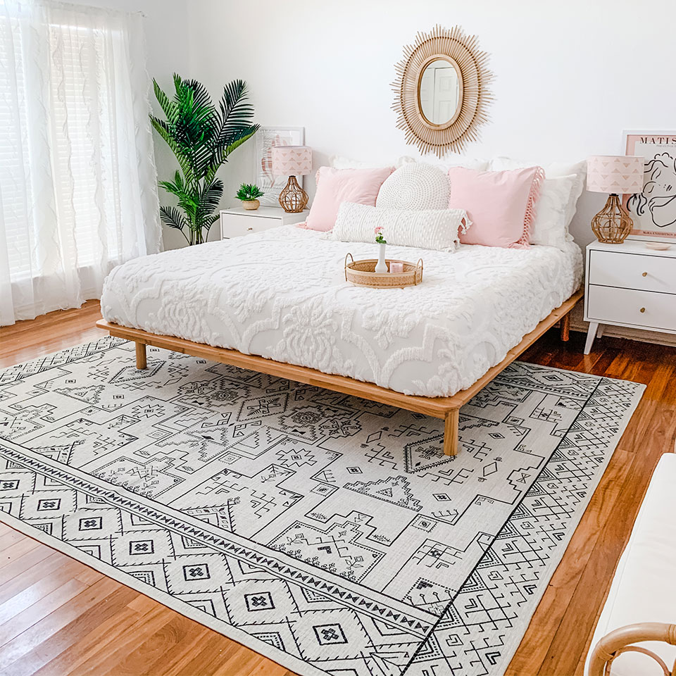 The Right Rug Size For Your Bedroom, What Size Rug Should Go Under Queen Bed