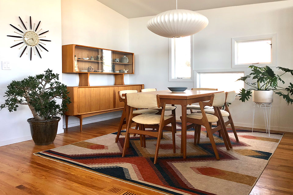 Colorful southwestern rug in midcentury modern dining room.