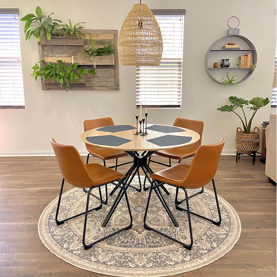 Round rug under round table with leather dining chairs