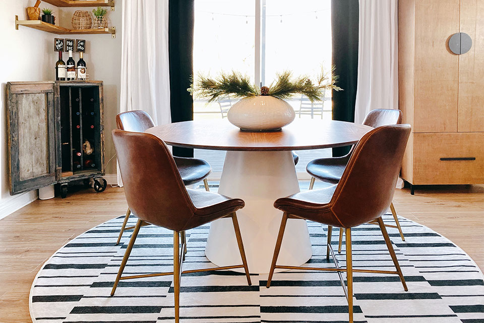 Don Ts When Styling Your Round Rug, What Size Rug To Put Under A 60 Inch Round Table