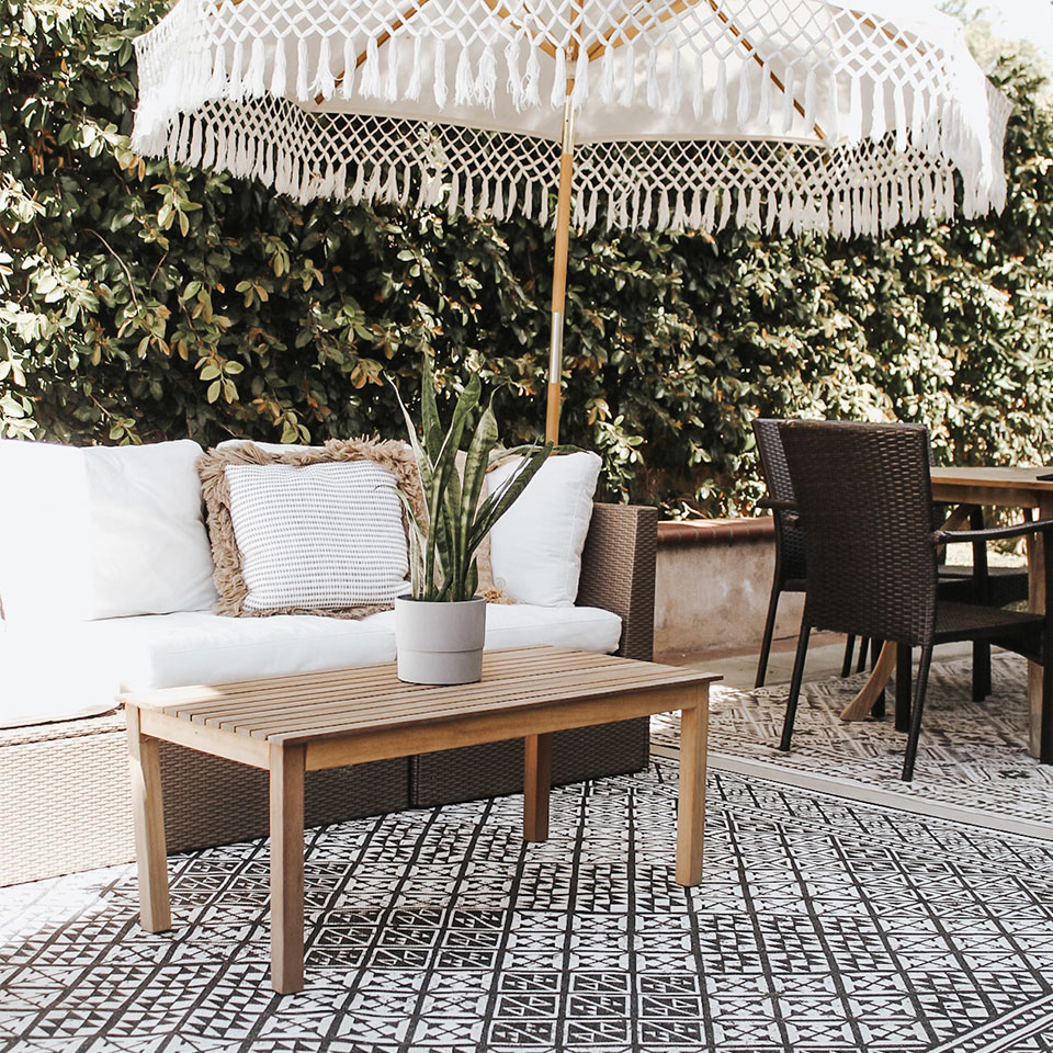 outdoor black and white geometric rug on patio with umbrella