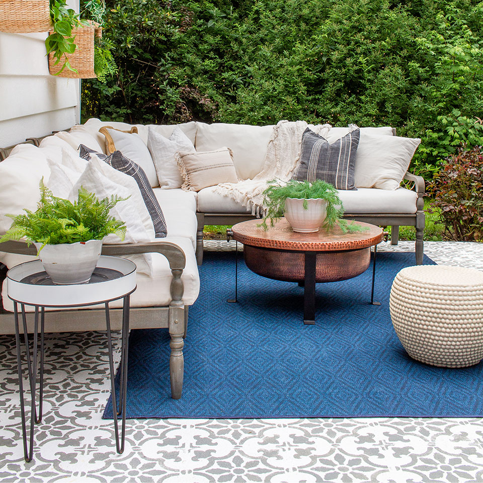 outdoor blue geometric rug with off white furniture