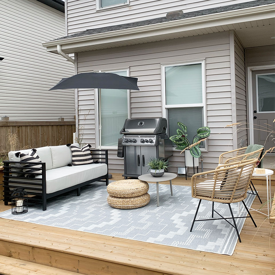 outdoor grey geometric rug on porch