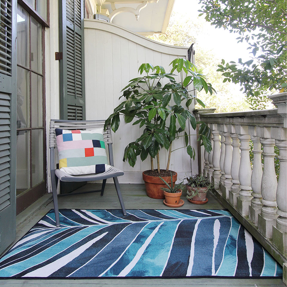 Rugs To Style Your Small Outdoor Space, Outdoor Rugs For Apartment Balcony
