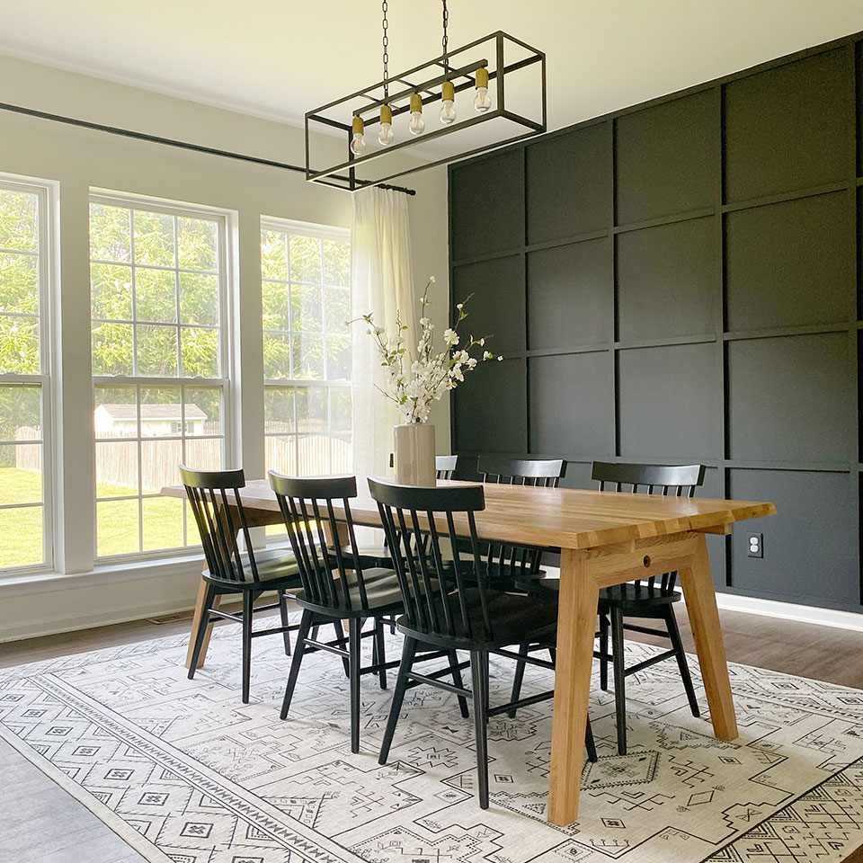 black and white geometric rug in farmhouse dining room