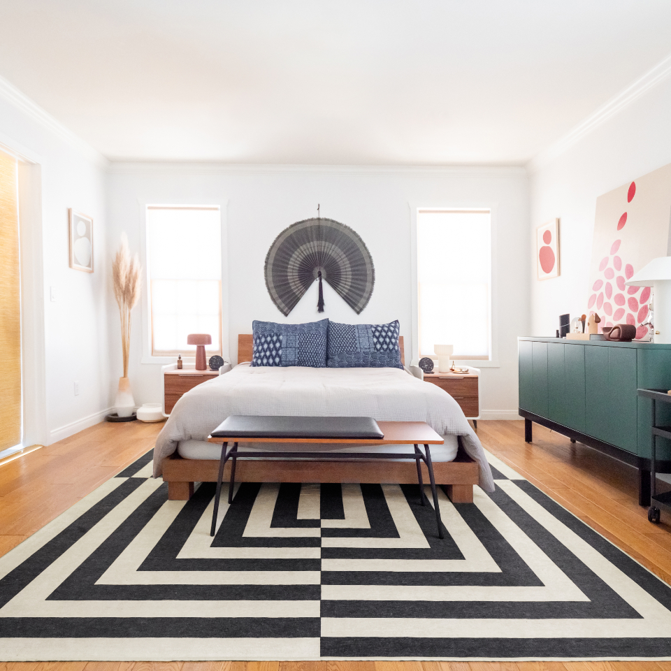 geometric rug in modern bedroom