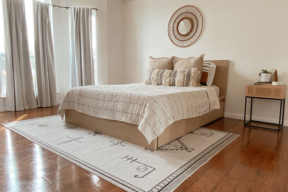 geometric rug in neutral bedroom