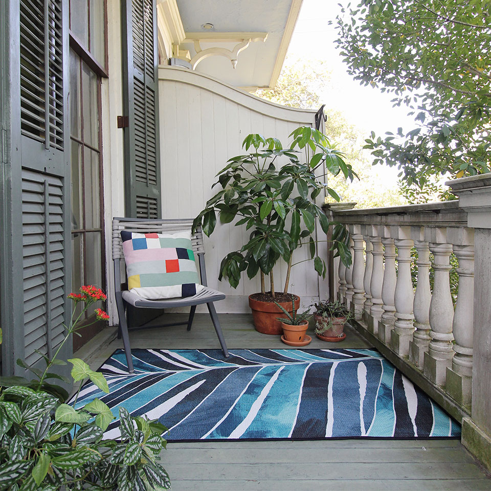 tropical outdoor rug on balcony