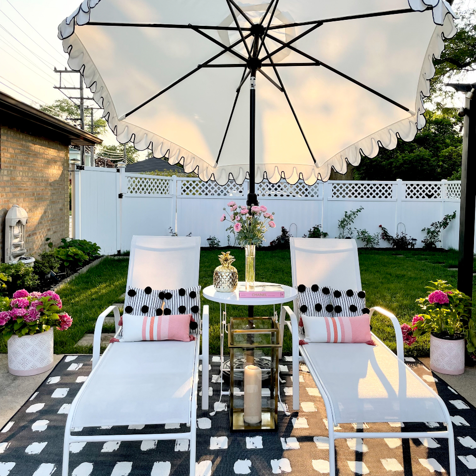 glam outdoor patio with modern black and white rug