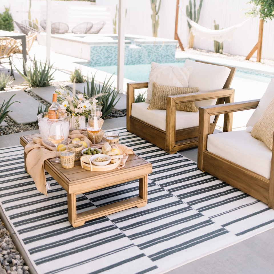 outdoor striped rug on patio
